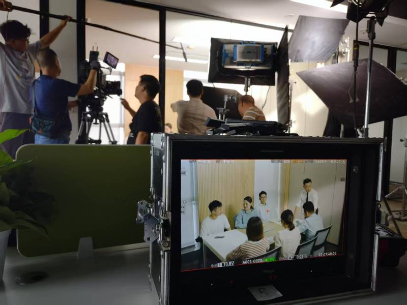 普兰店市TVC拍摄公司：科技产品视觉化大师，诠释未来感与功能美学